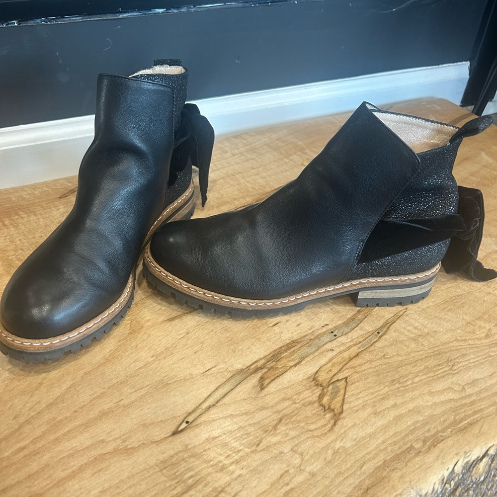 Elegant Black Leather Ankle Boots with Bow Accent